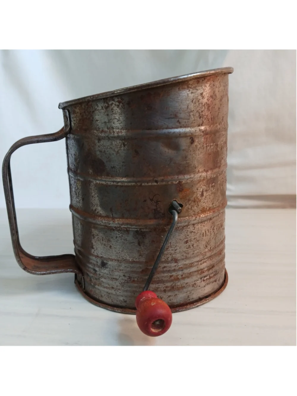Bromwell’s 5 Cup Primitive Sifter Measuring Red Wood Crank Handle Flour Vtg USA